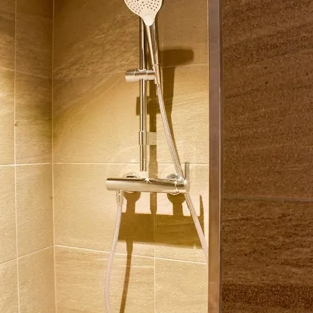 Haus Ganeu アパート ガシュルン