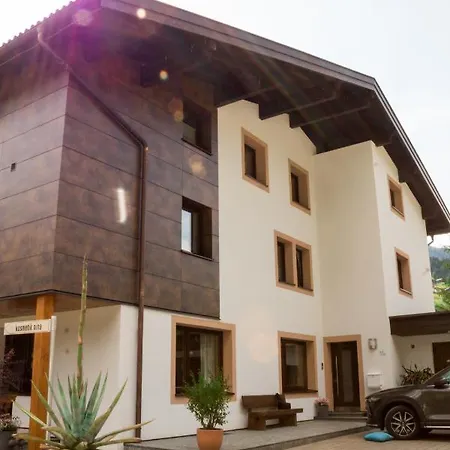 Haus Ganeu Appartement